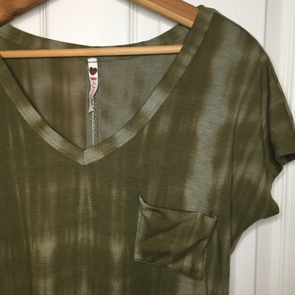 Green tie-dyed grunge hippie tee shirt with pocket - Picture 3 of 4